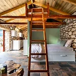 Nikos Villa *